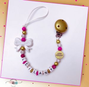 Attache tétine fille 11