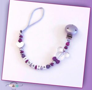 Attache tétine fille 9