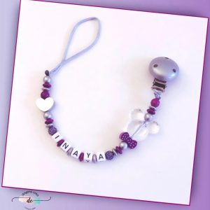 Attache tétine fille 9