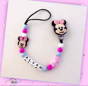 Attache tétine fille 17