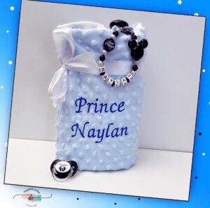 Plaid bleu ciel  sensoriel gaufre de la marque Pierre Cardin (Copie)