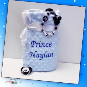 Plaid bleu ciel  sensoriel gaufre de la marque Pierre Cardin (Copie)